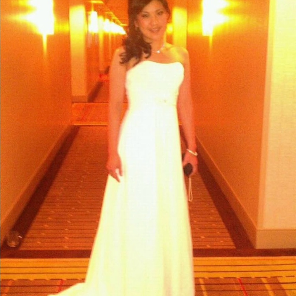 Elegant White Strapless wedding gown